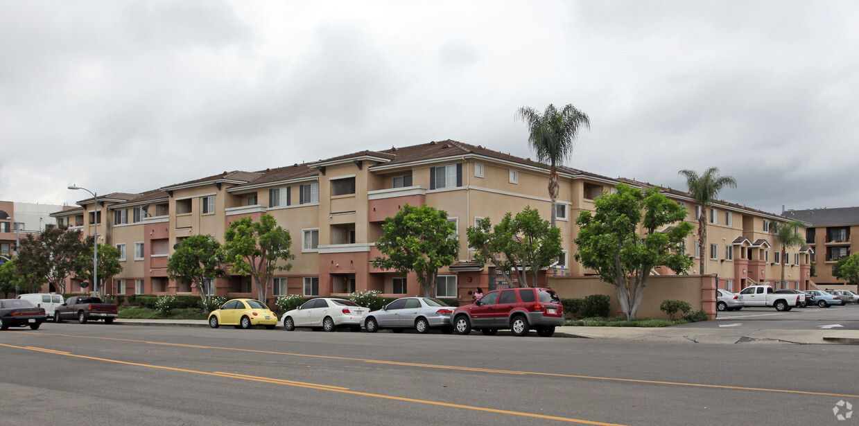 Primary Photo - White Oak Lassen Apartments