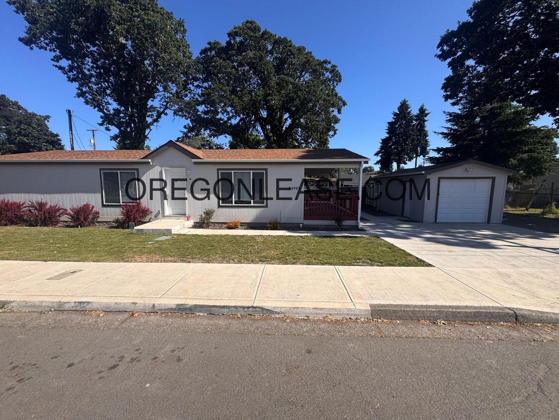 Primary Photo - 3 bedroom 2 bath Veneta Home