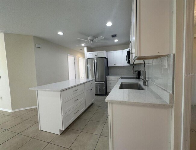 Foto del edificio - 5439 Kenwood Dr