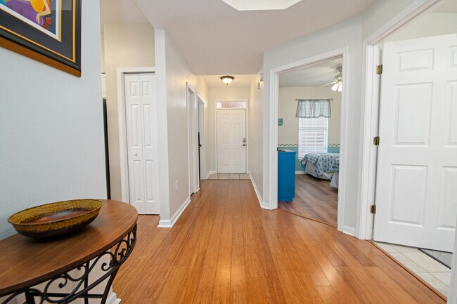 Foto del edificio - 235 Atlantis Cir