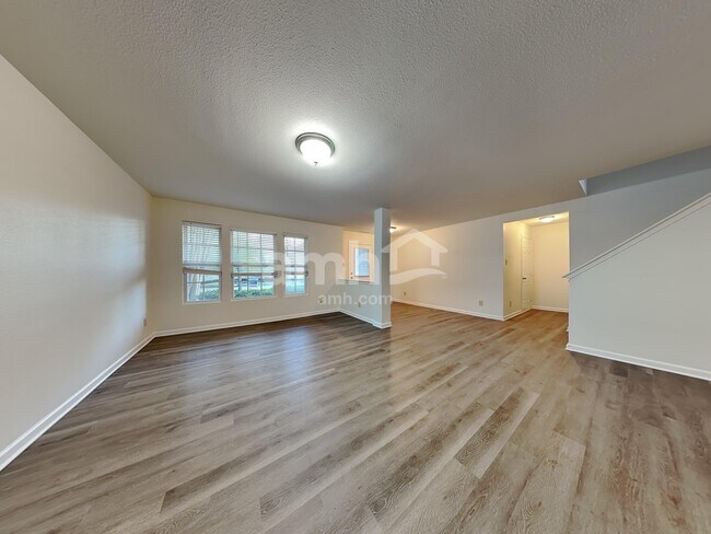 Building Photo - 13828 Lawrence Farm Ln