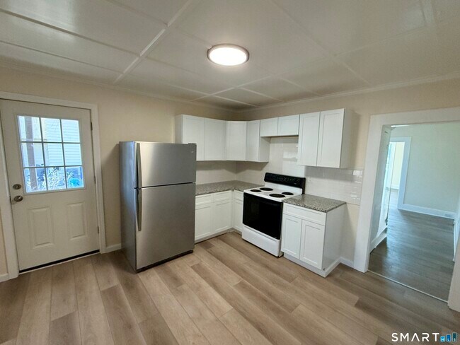 Foto del edificio - 690 Main St