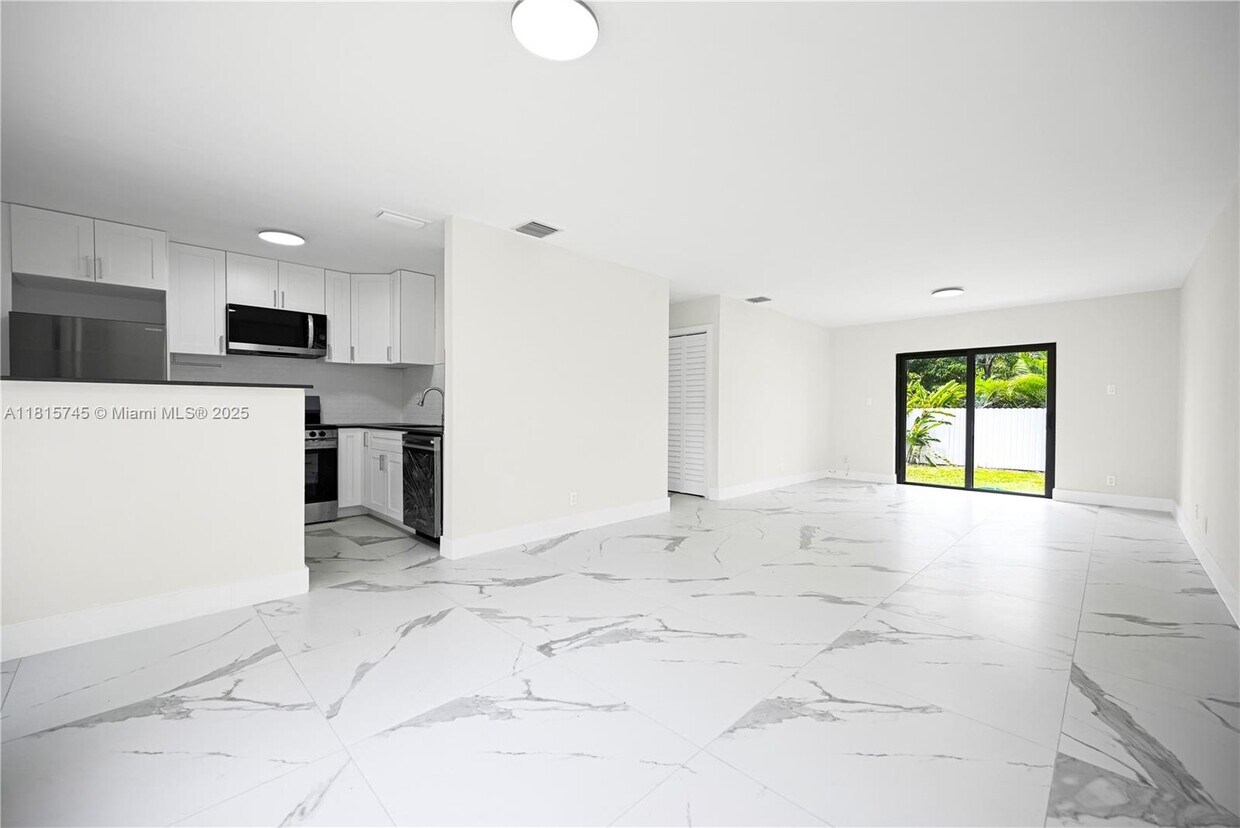 Foto principal - 100 SW 7th St