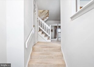 Building Photo - 6627 Westbury Oaks Ct