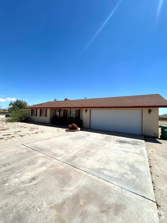 Building Photo - 6727 Morongo Rd