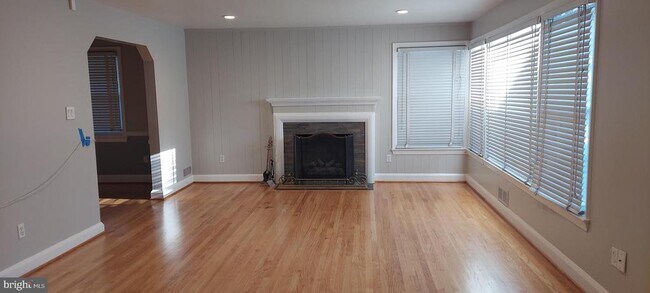 Foto del edificio - 9308 Cedar Ln