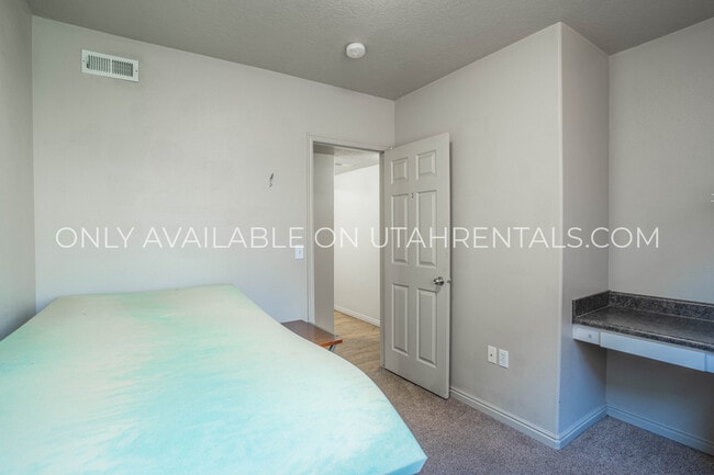 Building Photo - 843 E 620 N St