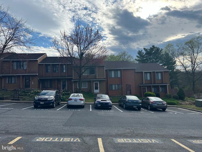 Building Photo - 1018 Commanders Way N