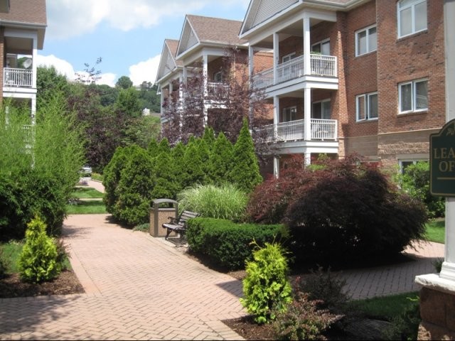 Beautifully Landscaped Courtyards - Mariner's Landing Apartments