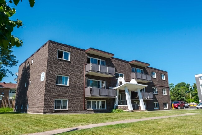 Building Photo - Ruscio Villa Apartments