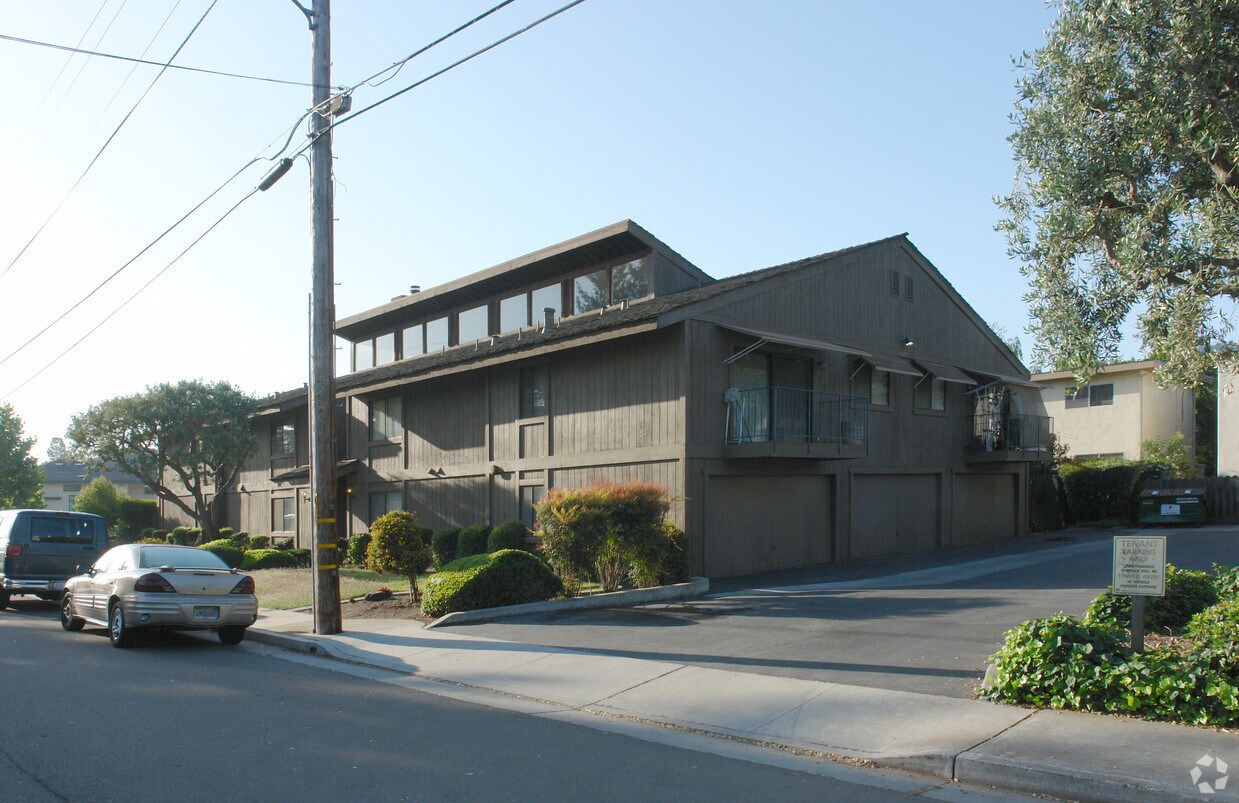 Building Photo - 1550 Willowbrae Ave