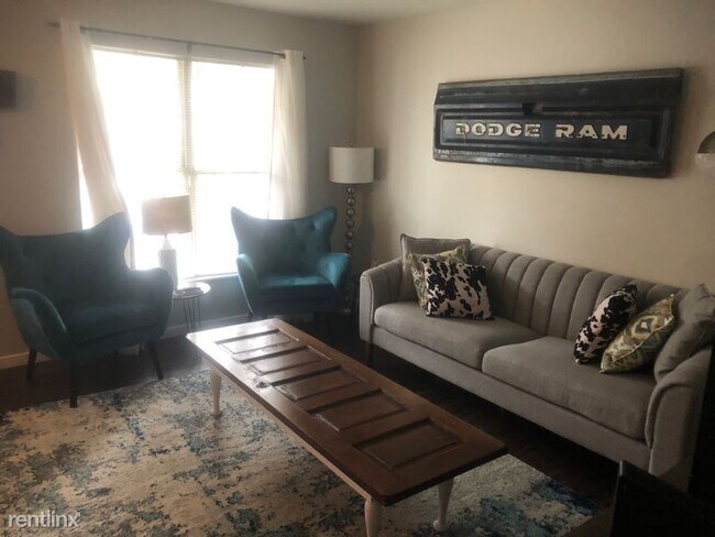 Foto del edificio - 1 br, 1.5 bath Townhome - 802 Catherine St