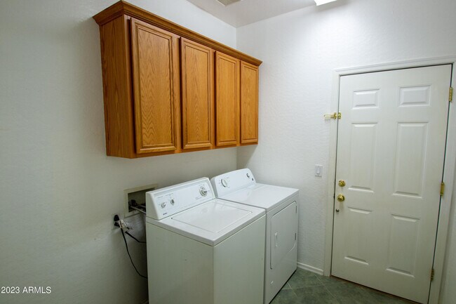 Foto del edificio - 3381 Thoreau Ln
