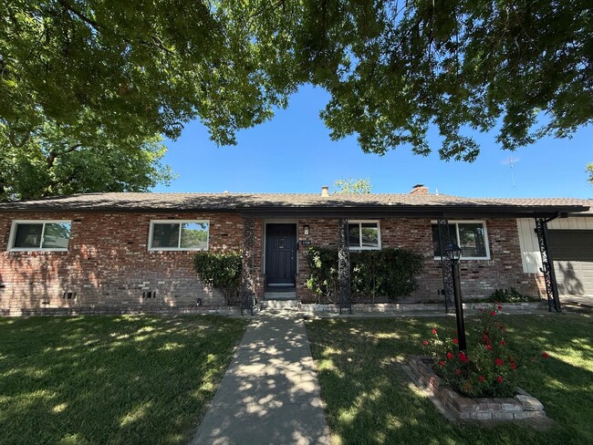 Building Photo - Newly renovated single story in Greenwood Estates!