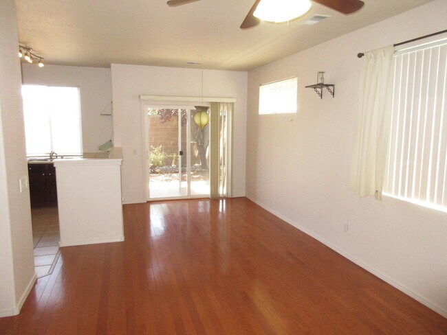 Building Photo - 6501 San Antonio Dr NE