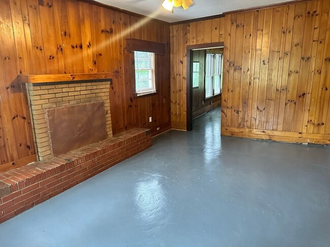 Building Photo - Charming Ranch Style Home in Midland, NC!