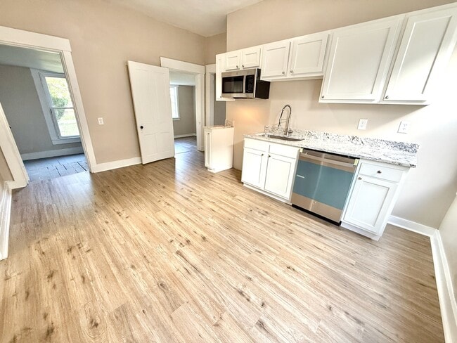 Building Photo - 1112 Girard Ave