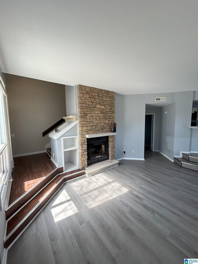 Building Photo - 3044 Cahaba Cliffs Dr