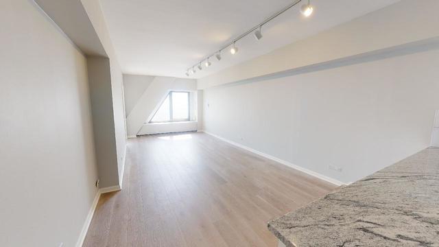 Building Photo - 175 E Delaware Pl