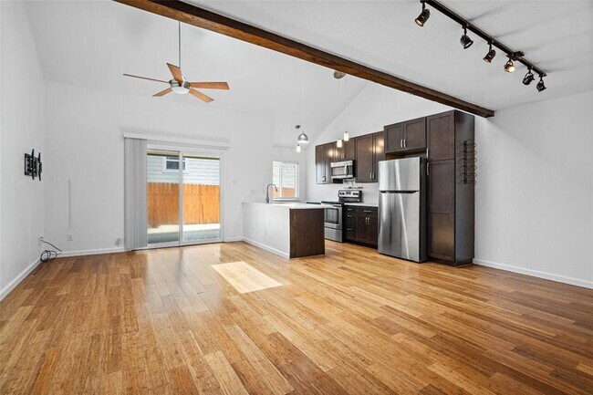 Foto del edificio - 1504 Bridgeway Dr