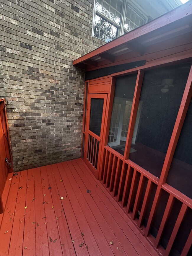 Foto del edificio - 127 Eaglewood Way