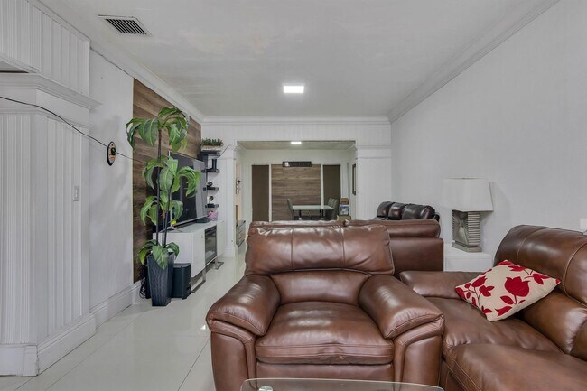 Entrada - 5931 NW 5th St