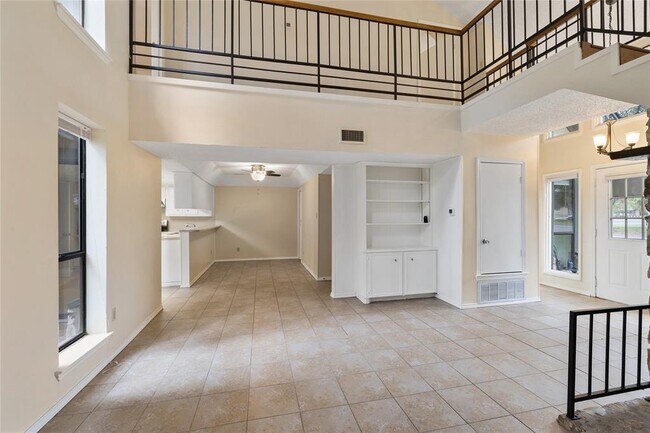 Foto del edificio - 4010 Cima Serena Dr