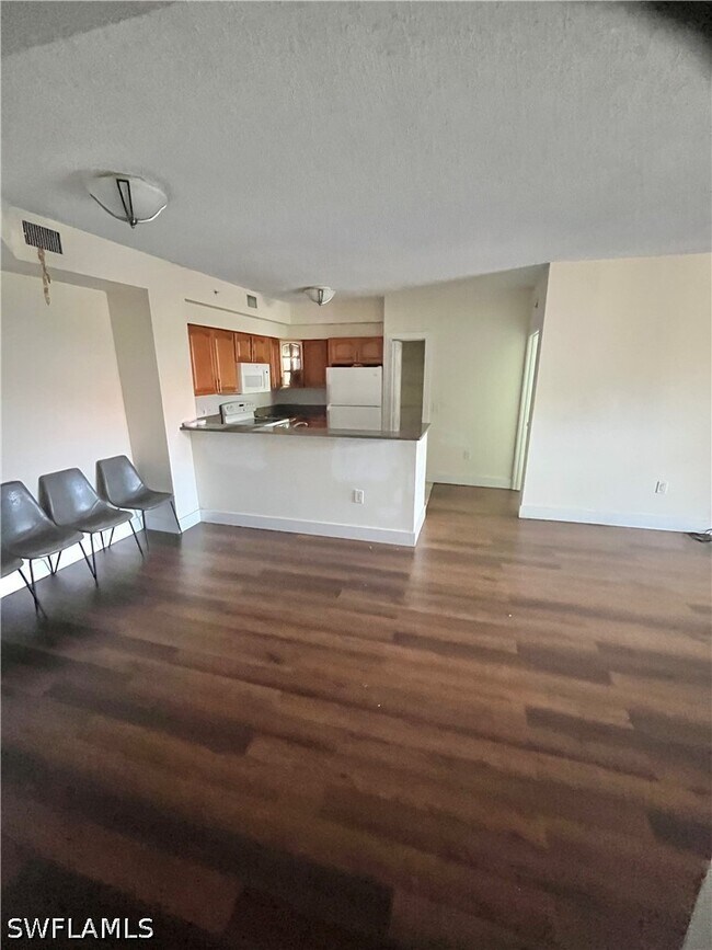 Foto del edificio - 1115 Reserve Ct