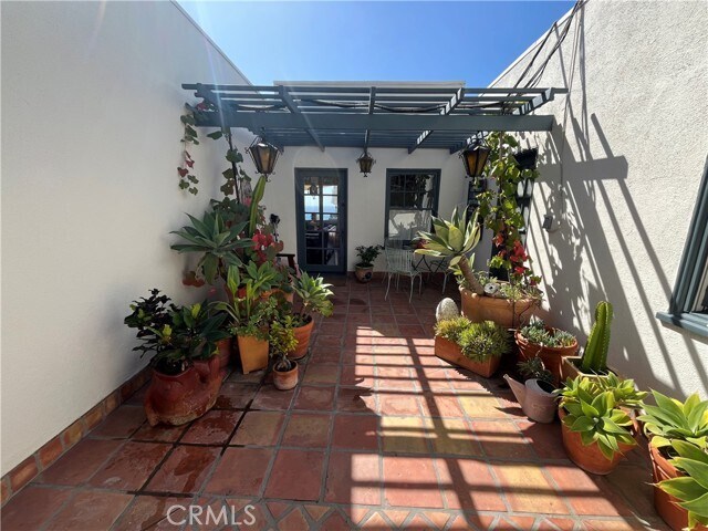 Building Photo - 845 Temple Hills Dr