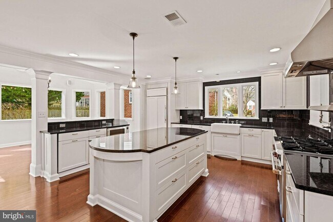 Foto del edificio - 9006 Clifford Ave