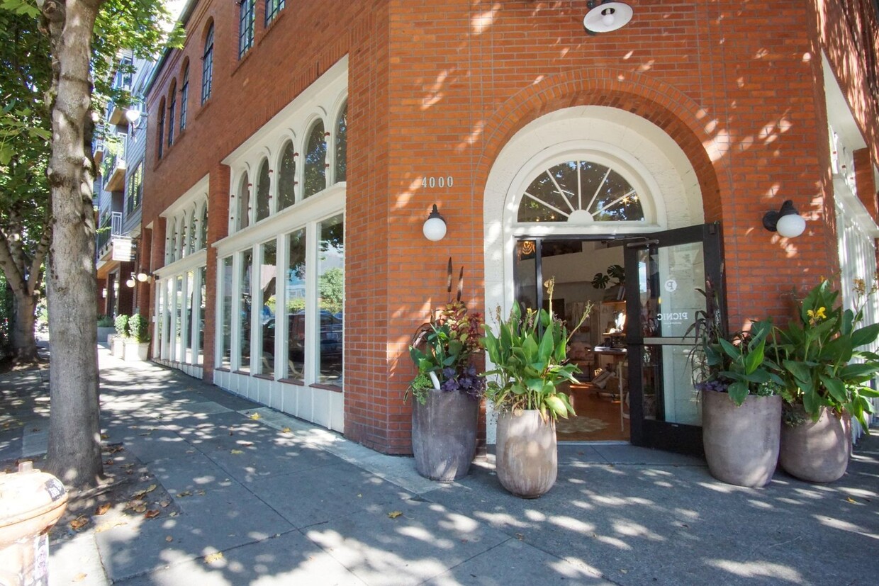 Primary Photo - RARE Availability: Stunning Studio on Miss...