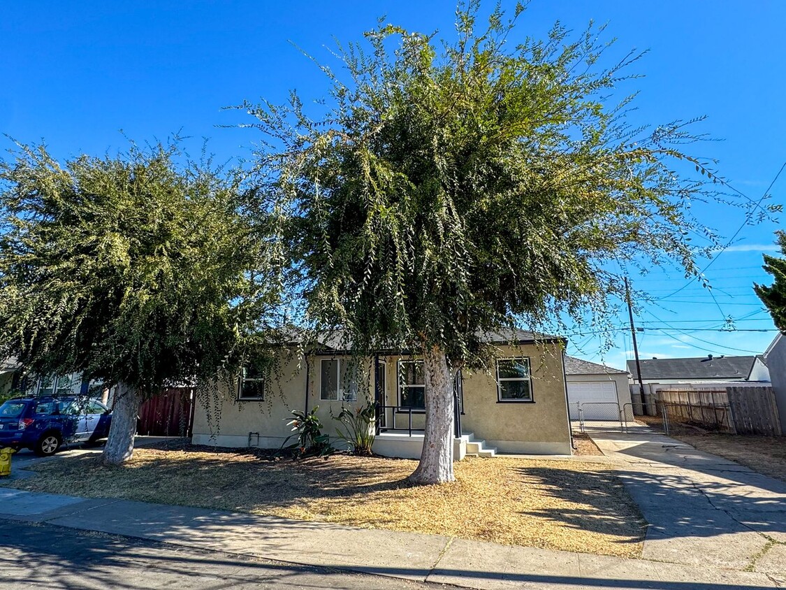 Primary Photo - El Cerrito 3Bed/2Ba Private Yard, off-stre...