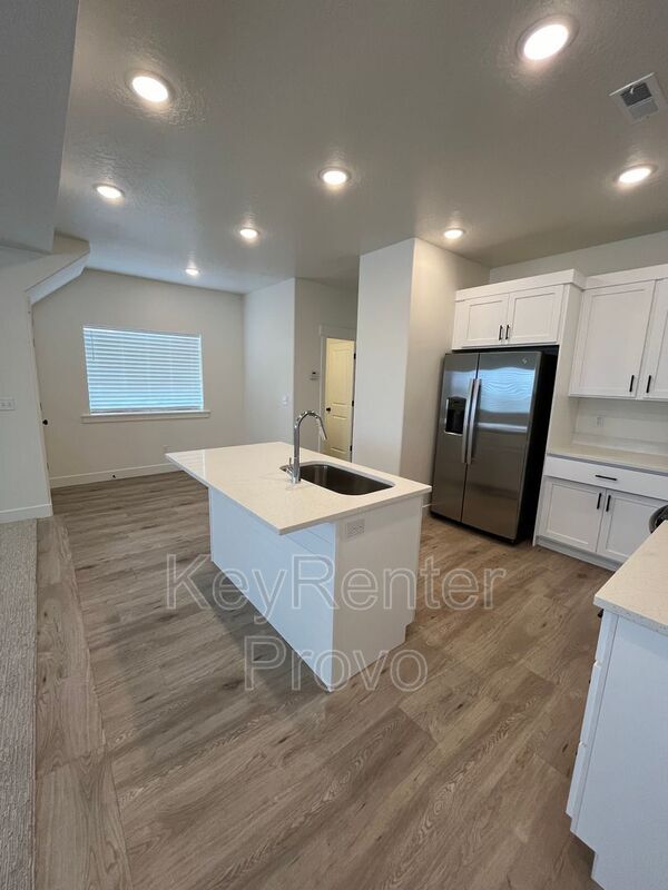 Building Photo - 1046 E 1300 S