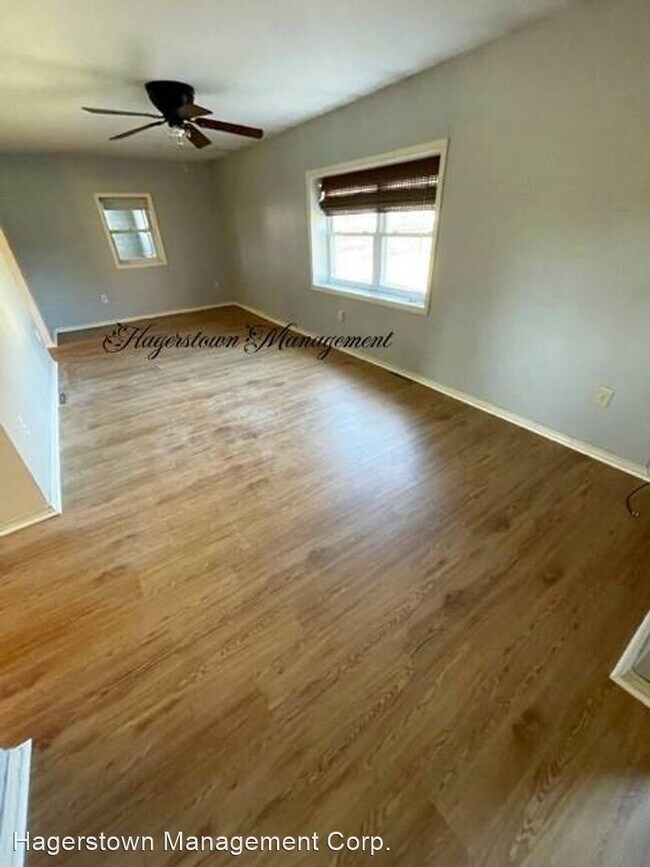 Foto del edificio - 3 br, 1.5 bath House - 307 Emmert Rd