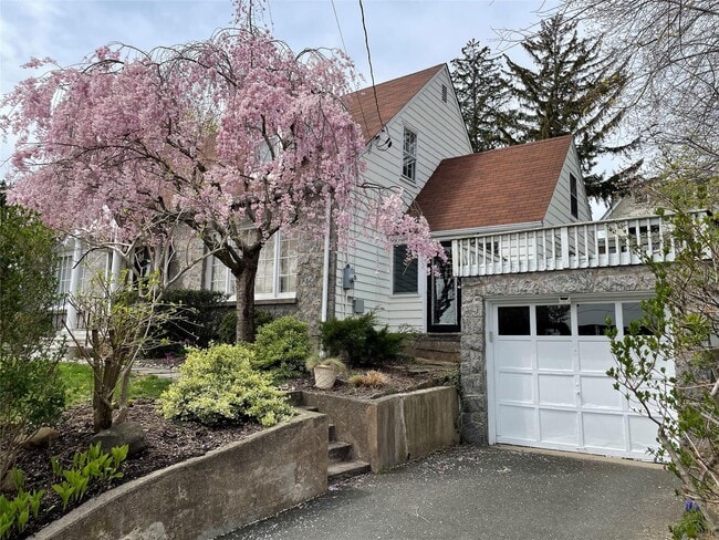 Building Photo - 144 Piermont Ave
