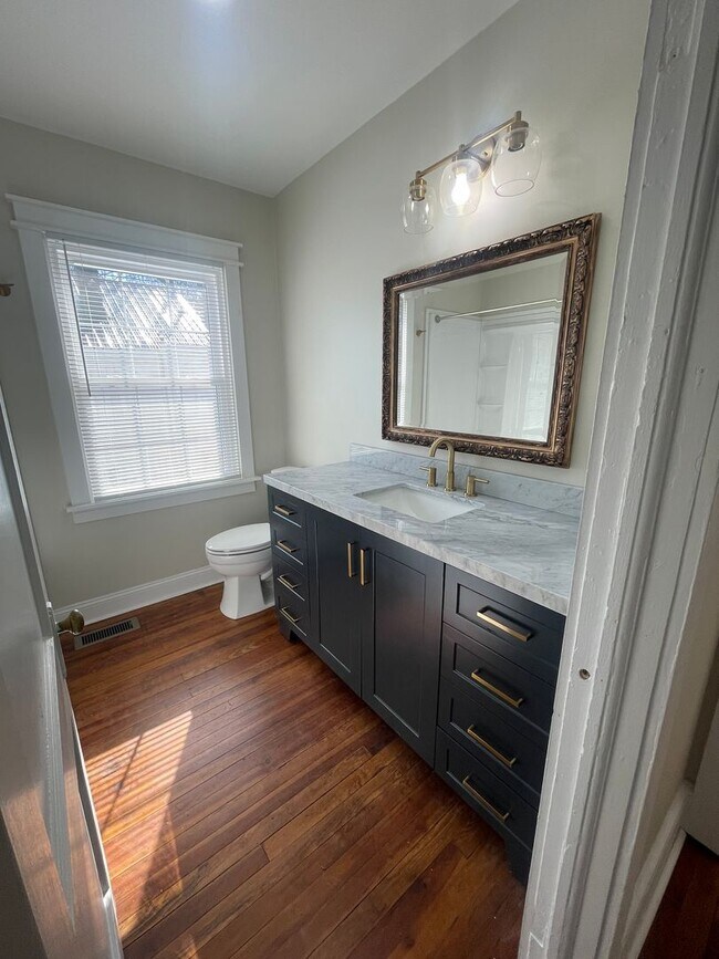 Foto del edificio - 713 E 2nd St