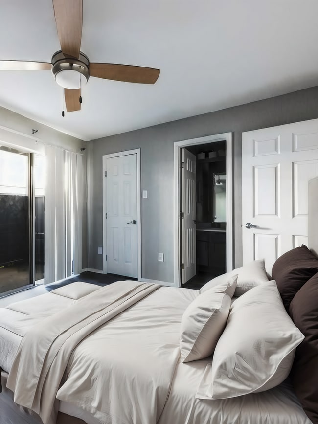 Interior Photo - Ventura North