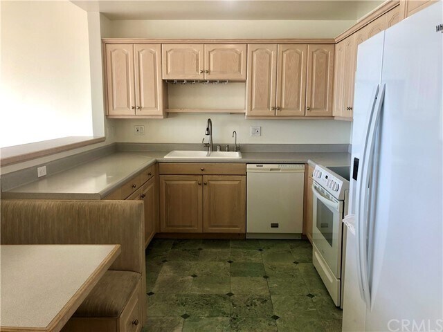 Building Photo - 220 The