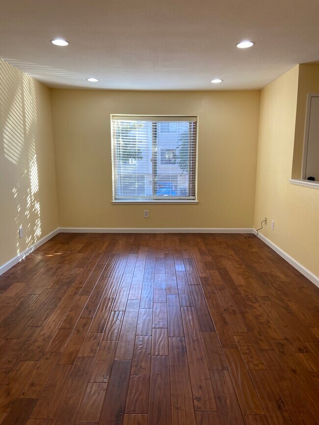 Building Photo - 3873 Wildflower Common