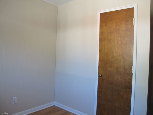 Building Photo - 1229 Moulin Ave