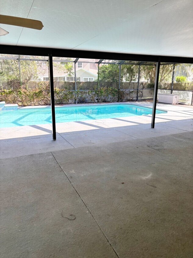 Foto principal - Pool Home in Desired SE Ocala
