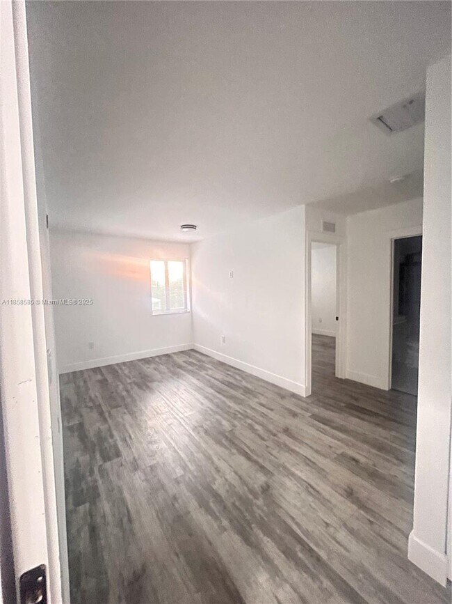 Foto del edificio - 3417 NW 22nd Ave