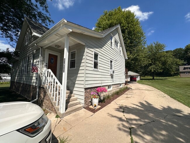 Building Photo - W267N2926 Peterson Dr