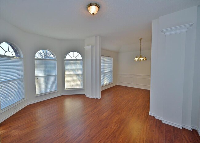 Foto del edificio - 3807 Rosewood Ln