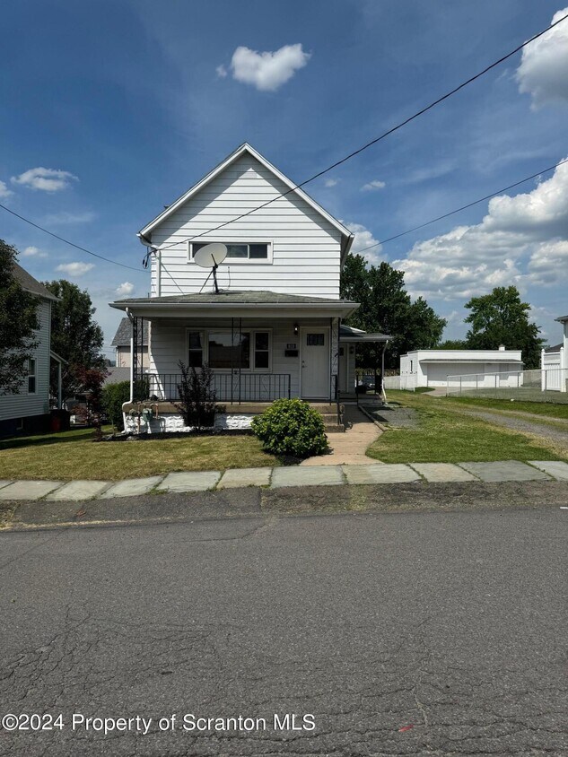 819 Throop St, Dunmore, PA 18512 House Rental in Dunmore, PA