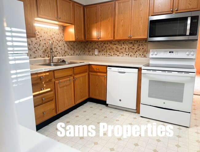 Building Photo - 2601 Fair Oaks Dr