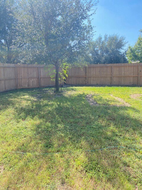 Foto del edificio - 1426 Joy Oaks Ln