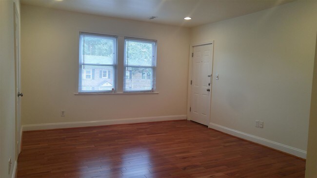 Foto del edificio - 1911 M St NE