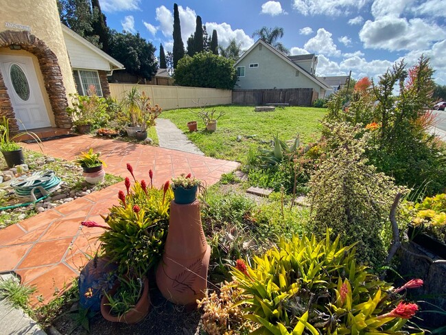 Building Photo - Spacious 6 Bedroom Rancho Penasquitos Home...