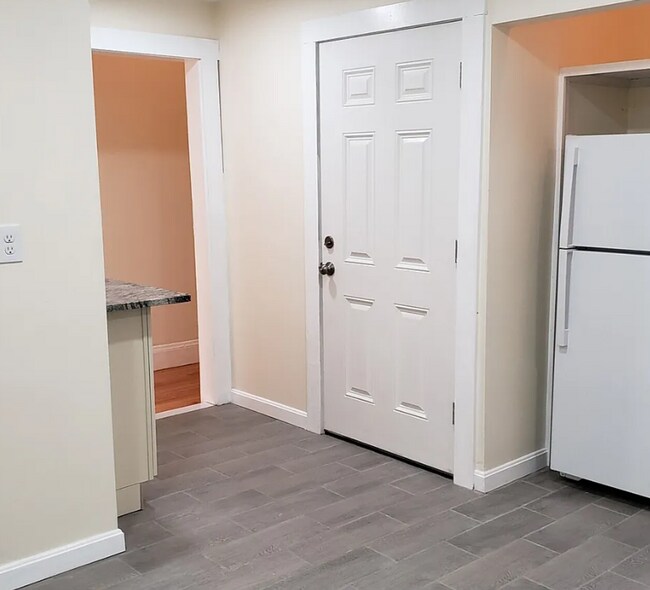 Building Photo - Kelton 4 bed